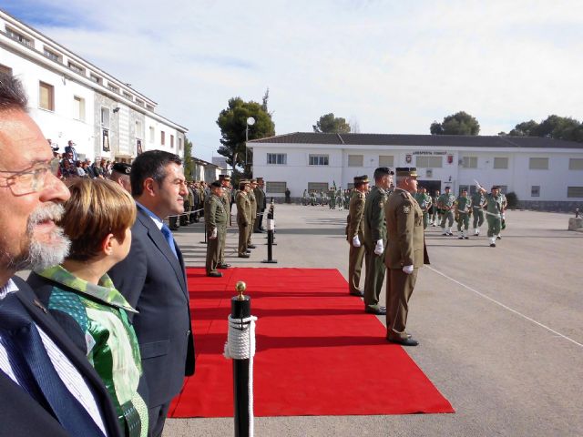 El alcalde de Alcantarilla asiste al relevo de coronel jefe, en el Regimiento de Infantería 'Zaragoza' 5 de Paracaidistas