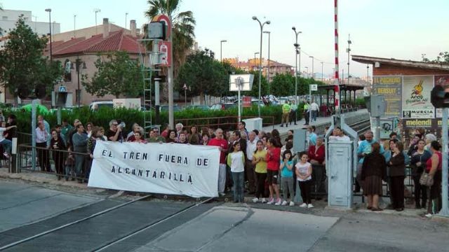 El PCE en  la Región de Murcia muestra su insatisfacción ante el paso del tren por el Barrio de Las Tejeras de Alcantarilla