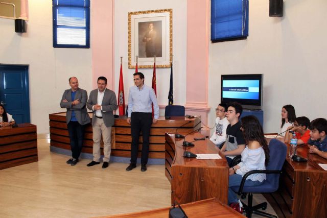 Alumnos del IES Alcántara presentan en el Ayuntamiento el Proyecto 'Alcantarilla Ciudad Educadora'