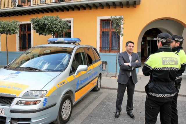 La Policía Local de Alcantarilla cuenta desde el pasado martes con un vehículo radar cedido por la DGT durante dos meses para incrementar la seguridad vial en el municipio