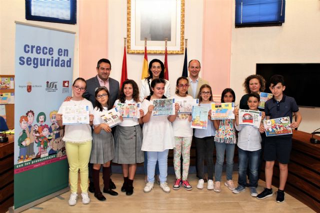 Entregados los premios del concurso escolar 'Crece en Seguridad', dirigido a más de 400 alumnos de 5° de Primaria, participando 206 alumnos y siete centros educativos de Alcantarilla