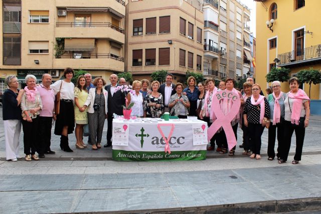 Alcantarilla conmemora en sus calles el Día Mundial contra el Cáncer de Mama, 'Tu Lucha es mi Lucha'