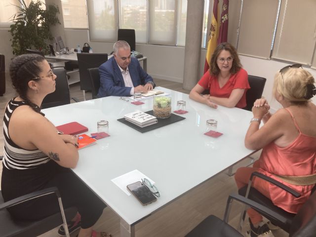 Isabel Franco se reúne con la presidenta de la Asociación de Enfermedad Mental de Alcantarilla