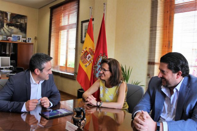 El alcalde y la directora general de HIDROGEA en la Región firman un Convenio de Colaboración