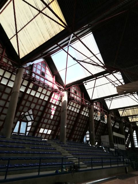 El Ayuntamiento realiza obras de mejora en la cubierta del pabellón Fausto Vicent e instala iluminación de bajo consumo