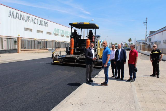 Comienza la reposición del asfalto en ocho calles del Polígono Industrial Oeste, con la ayuda recibida del Gobierno Regional de 500.000 euros