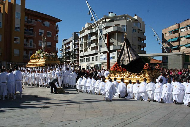 Con el Encuentro, la procesión del Resucitado en Alcantarilla reune a cientos de personas