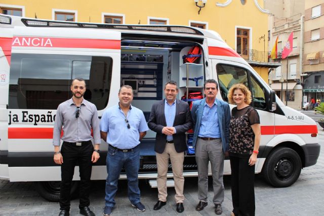Cruz Roja presenta su primera ambulancia de soporte vital básico para Alcantarilla
