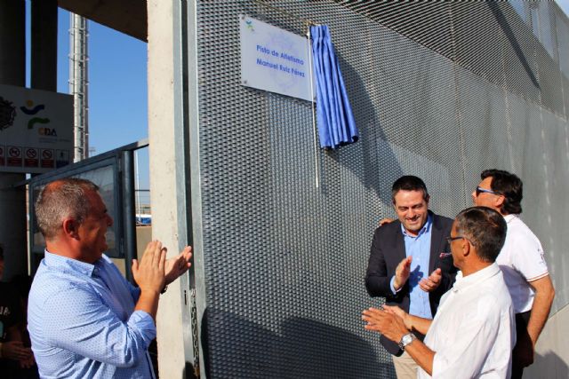 Manuel Ruiz Pérez 'Manolico' ya da nombre a una instalación deportiva, la del campo de fútbol y pista de atletismo en Alcantarilla
