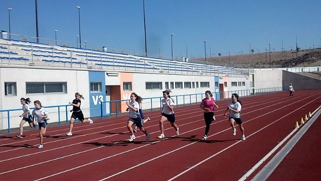 El Consejo de Gobierno de la Región de Murcia concede una ayuda de 40.000 euros para la reparación de la pista de atletismo, en la instalación deportiva 'Manuel Ruiz Pérez'