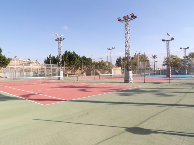 El Ayuntamiento de Alcantarilla renueva las pistas de tenis