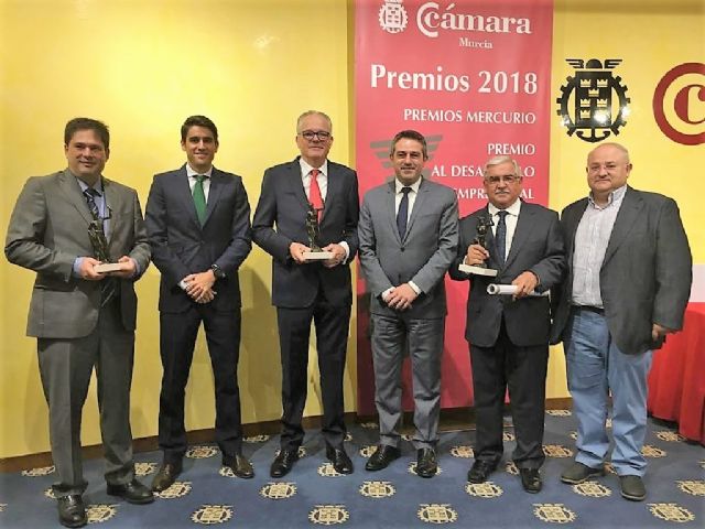 Cuatro empresas alcantarilleras del Polígono Industrial Oeste recibieron galardones ayer en los Premios Mercurio de la Cámara de Comercio de Murcia